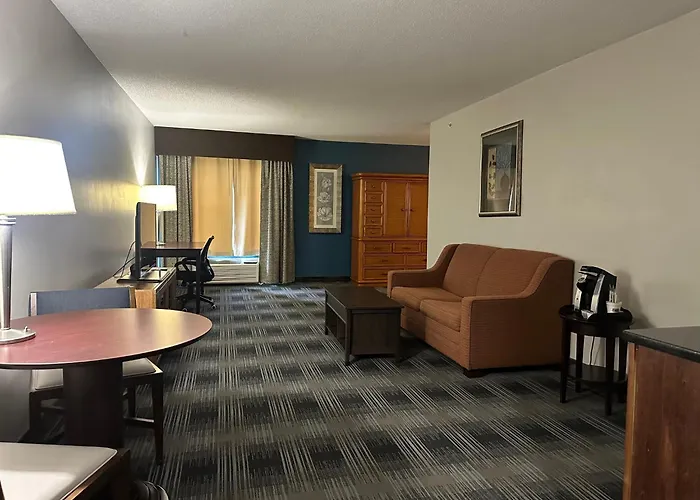 Holiday Inn Express & Suites Meriden By Ihg